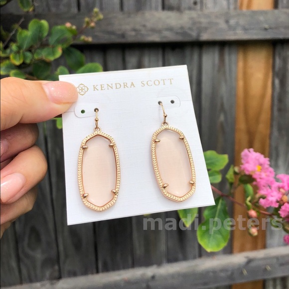 Kendra Scott Elle Earrings in Clear Peach - Picture 6 of 7